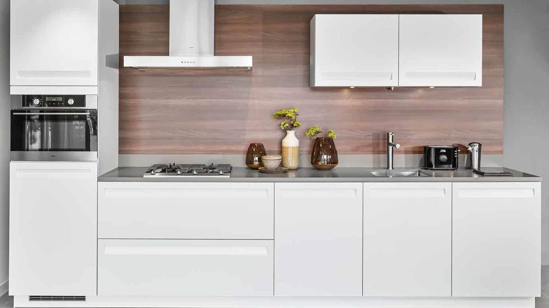 Moderne keuken in rechte opstelling