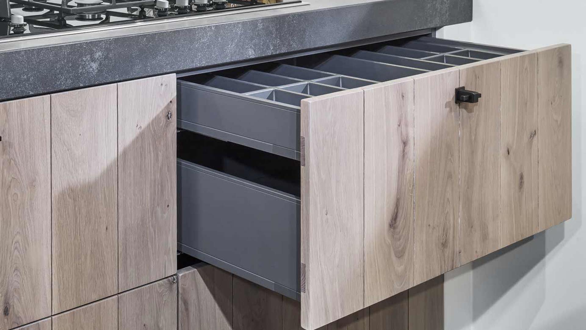 De laden van Residentic keuken zijn van Blum