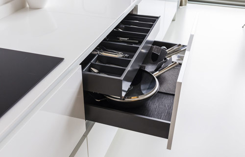 Greeploze keuken in het wit