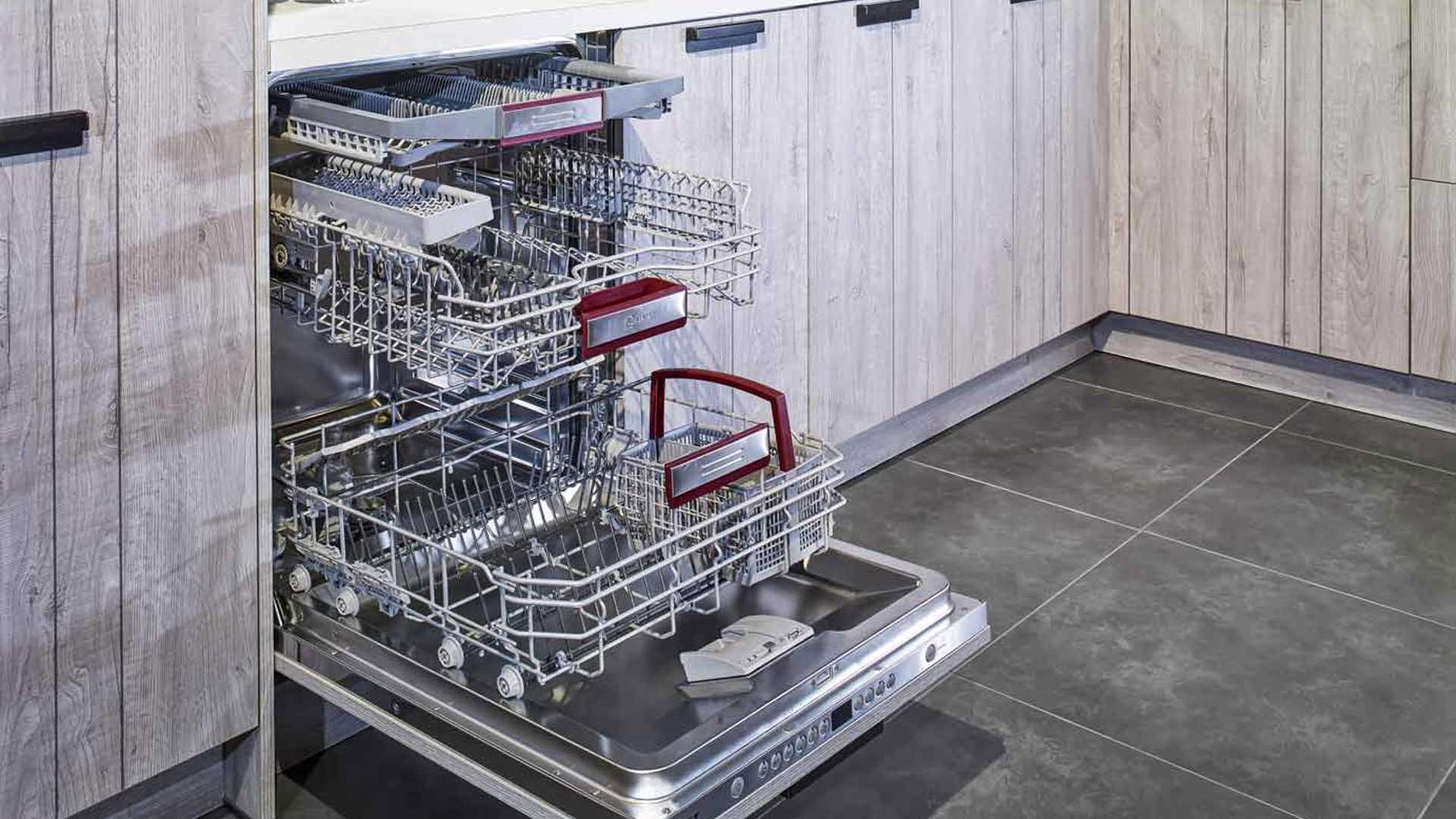 Hoogwaardig NEFF apparatuur maakt deel uit van deze industriële keuken