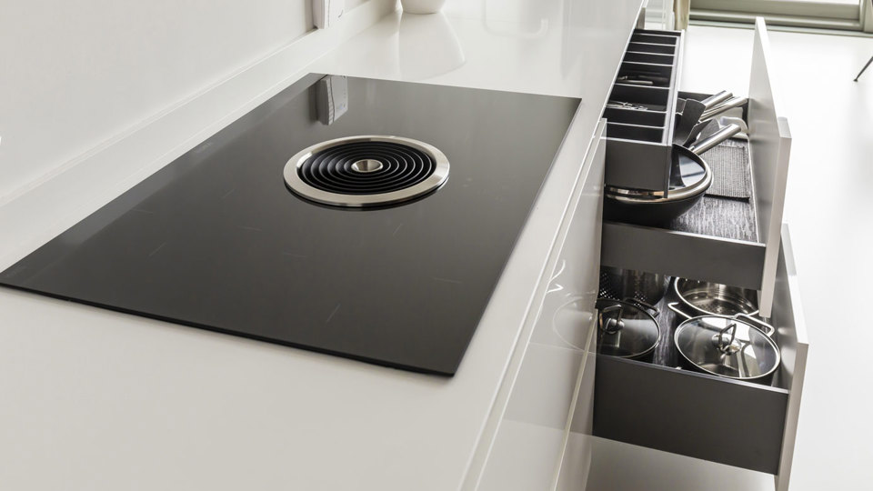Greeploos design keuken met Bora kookplaat afzuiging, de keuken als een meubelstuk
