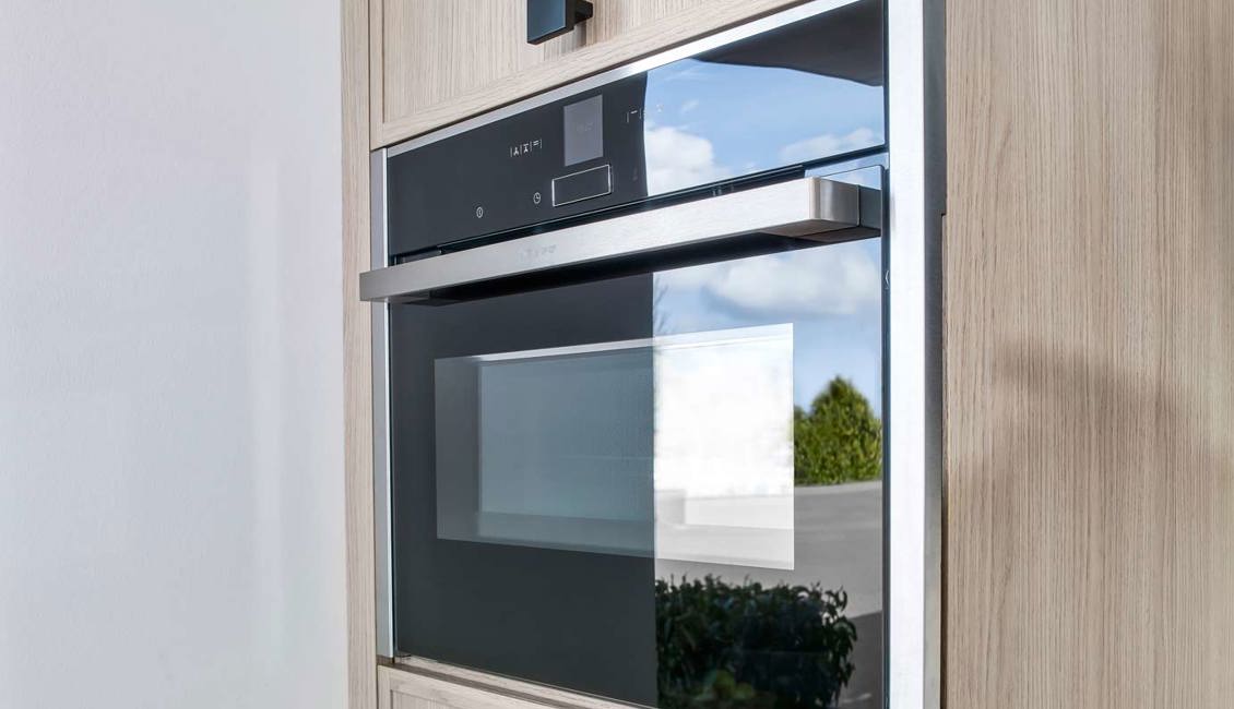 Scandinavische hoekkeuken, combi oven