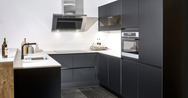 1-zwarte-moderne-u-keuken.jpg?anchor=center&mode=crop&width=600&height=315&rnd=131721701010000000