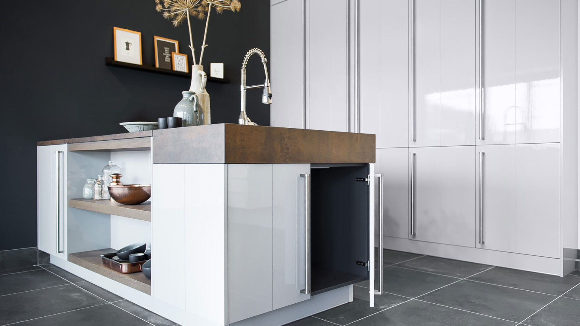 Hoogglans design keuken met eiland