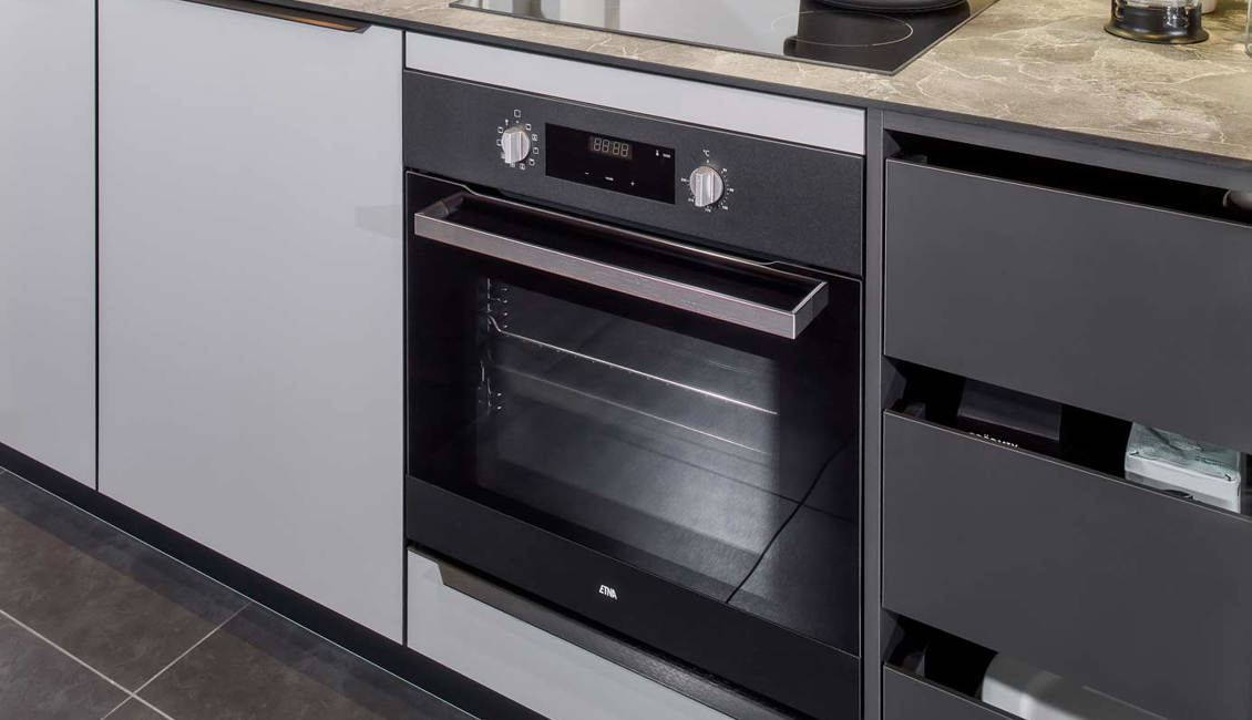 Rechte Keuken met ETNA oven