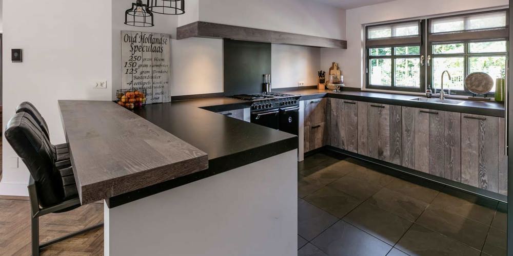 2 - Houten keuken Gelderland met schiereiland