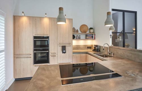 Keuken met Eiland, afzuiging in werkblad