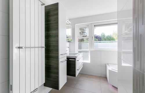 Badkamer Lelystad met kastruimte