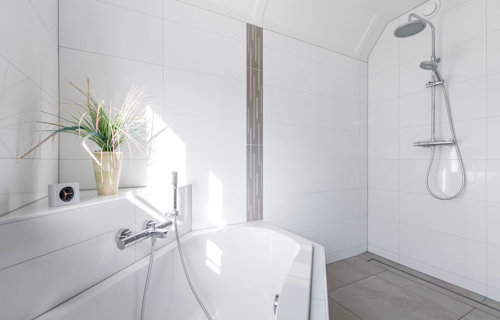 Badkamer Lelystad, aparte douchehoek