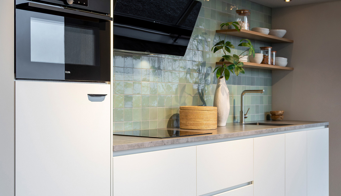 Rechte compacte keuken in wit