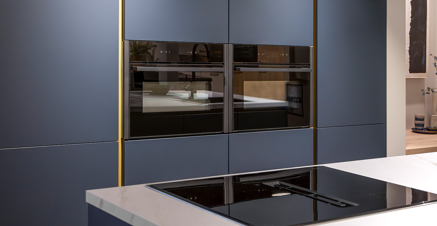 2 - Moderne blauwe keuken met eiland