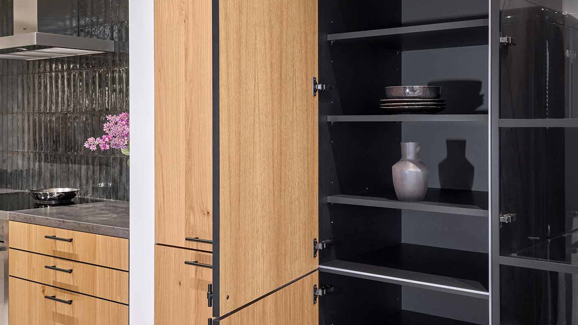 Moderne Keuken Met Vitrinekast
