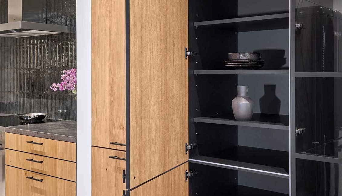 Moderne Keuken Met Vitrinekast