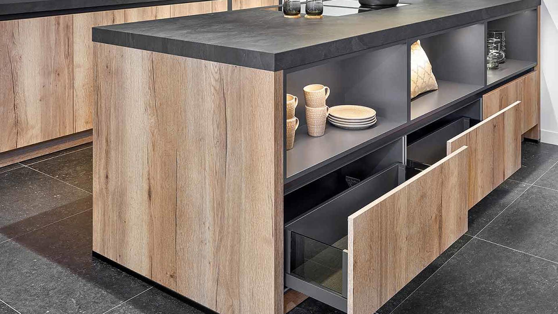 Houten keuken met veel opbergruimte