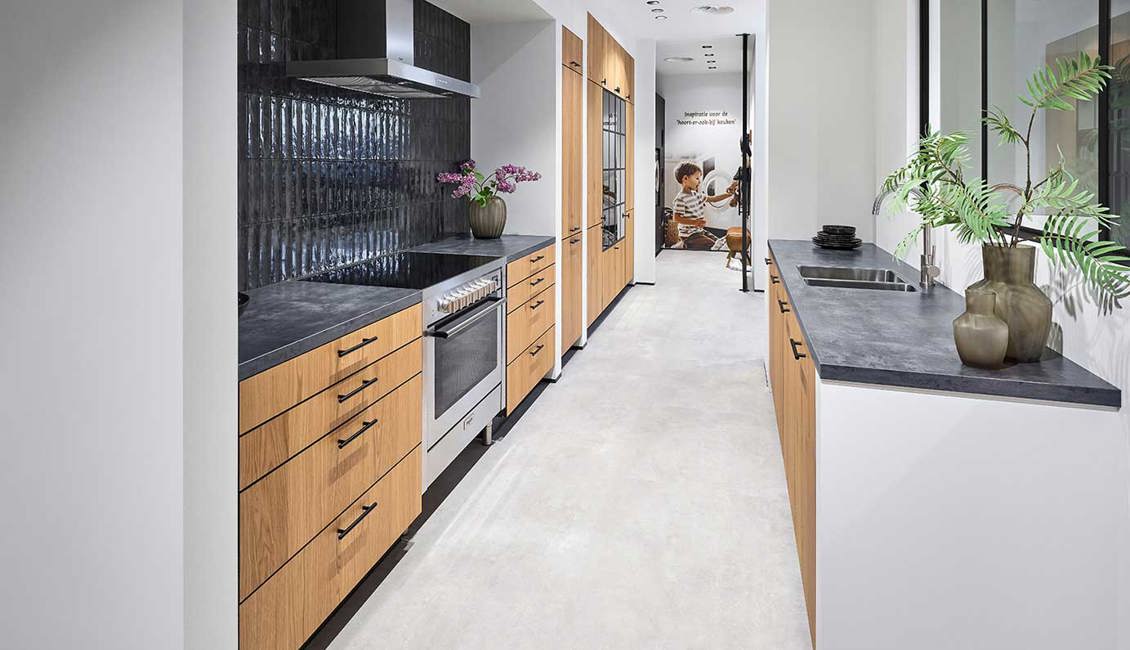 Houten Keuken, Parallel