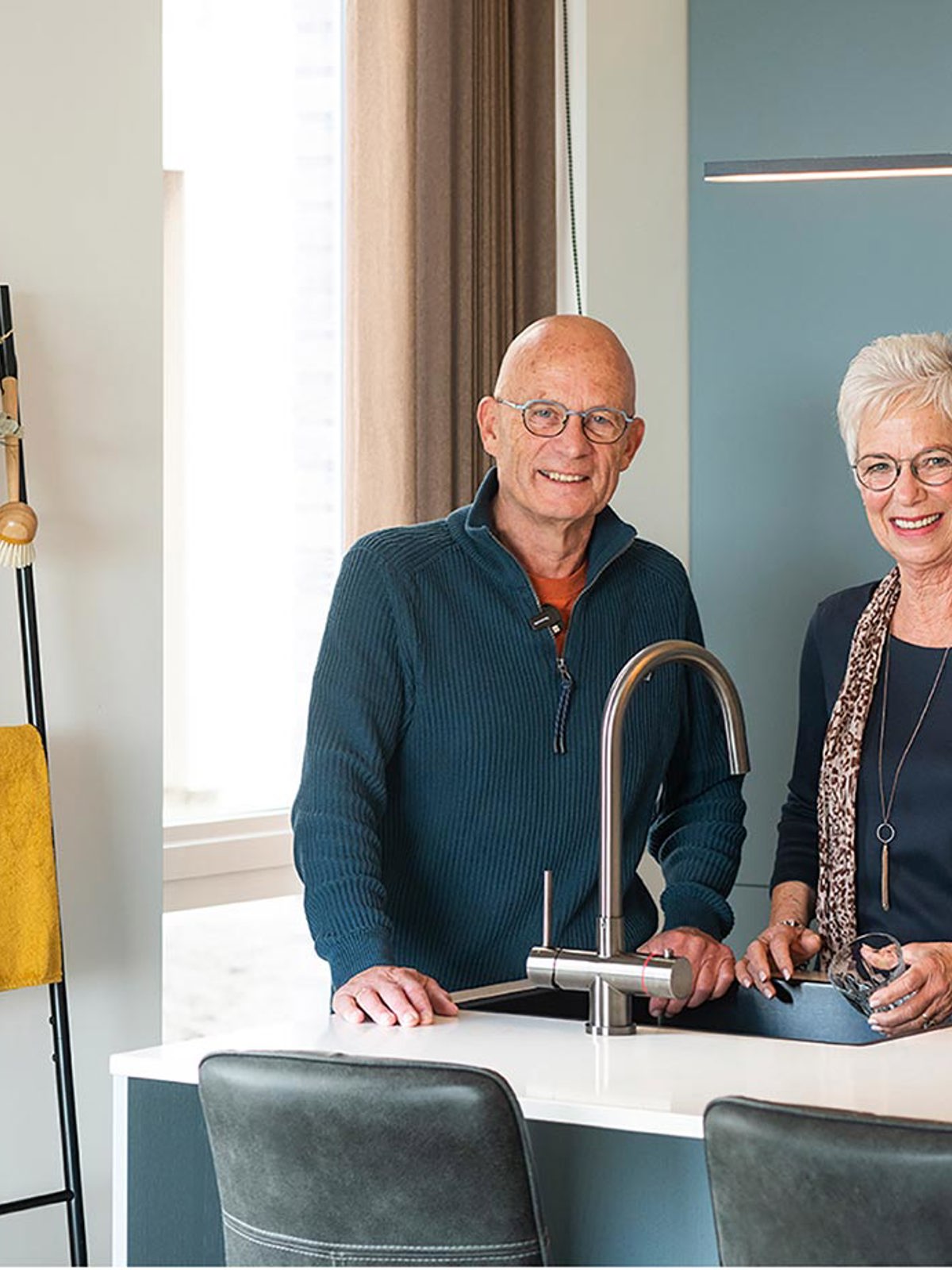 Sfeervolle, kleurrijke keuken in appartement aan het water Familie Staal uit Goes