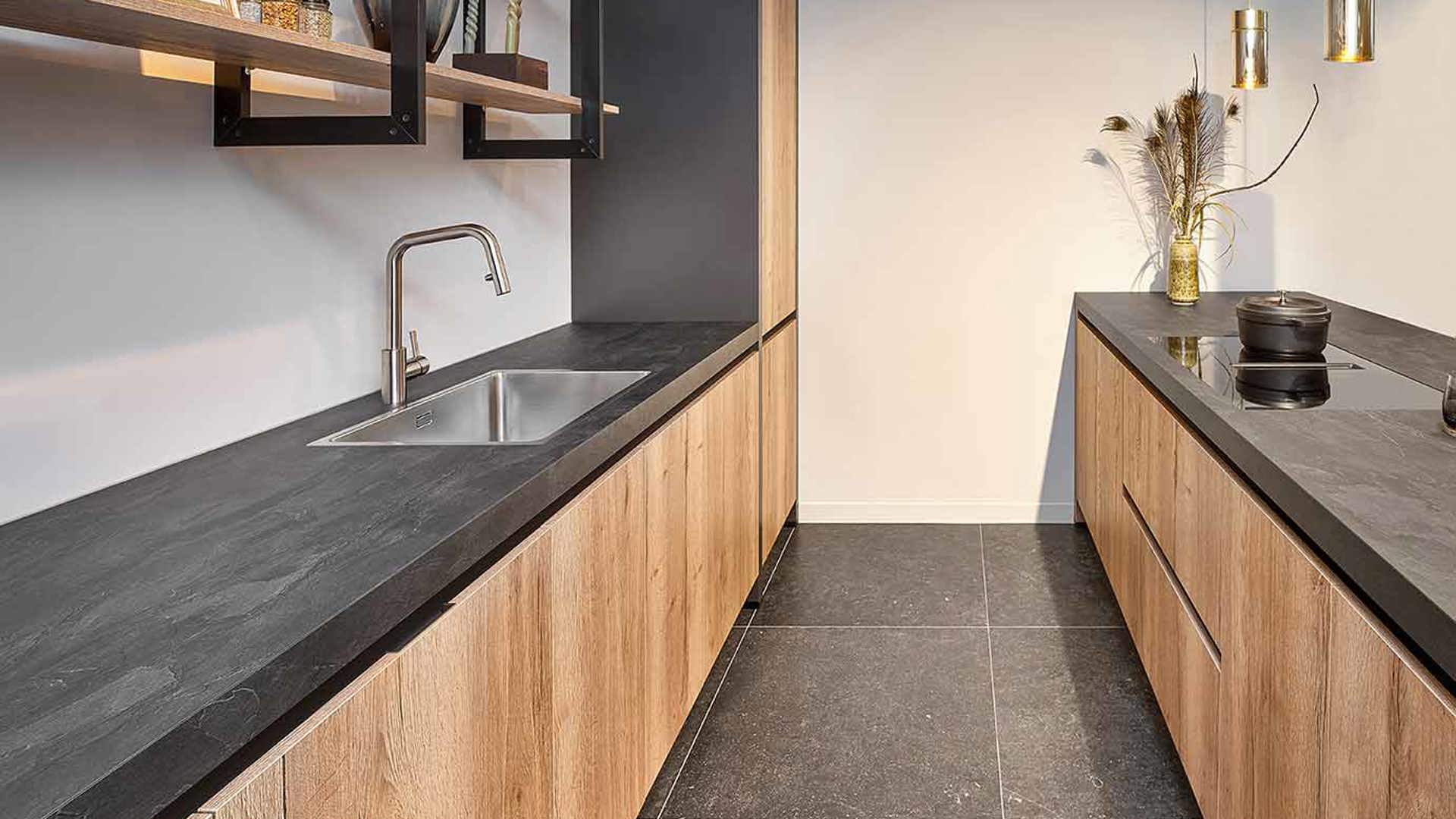 Houten keuken met kookeiland