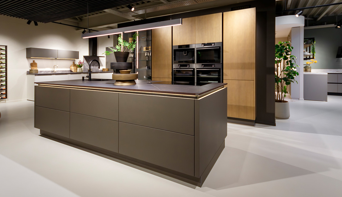 Luxe keuken met houtaccenten