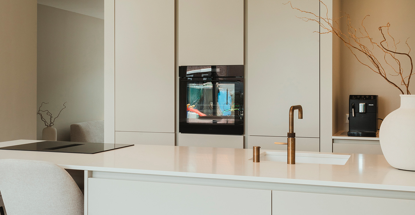 Kookeiland met ingebouwde kasten en kookeiland