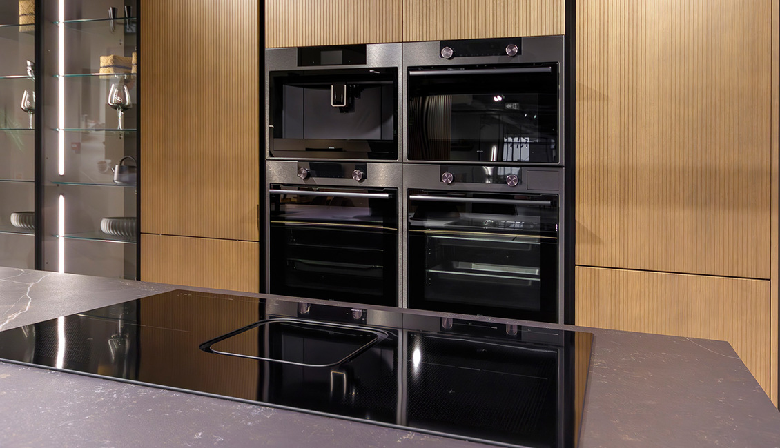 Luxe keuken met uitgebreide uitrusting