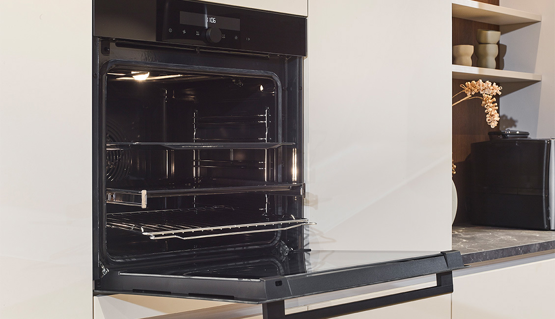 Hotel chique keuken met inbouw oven