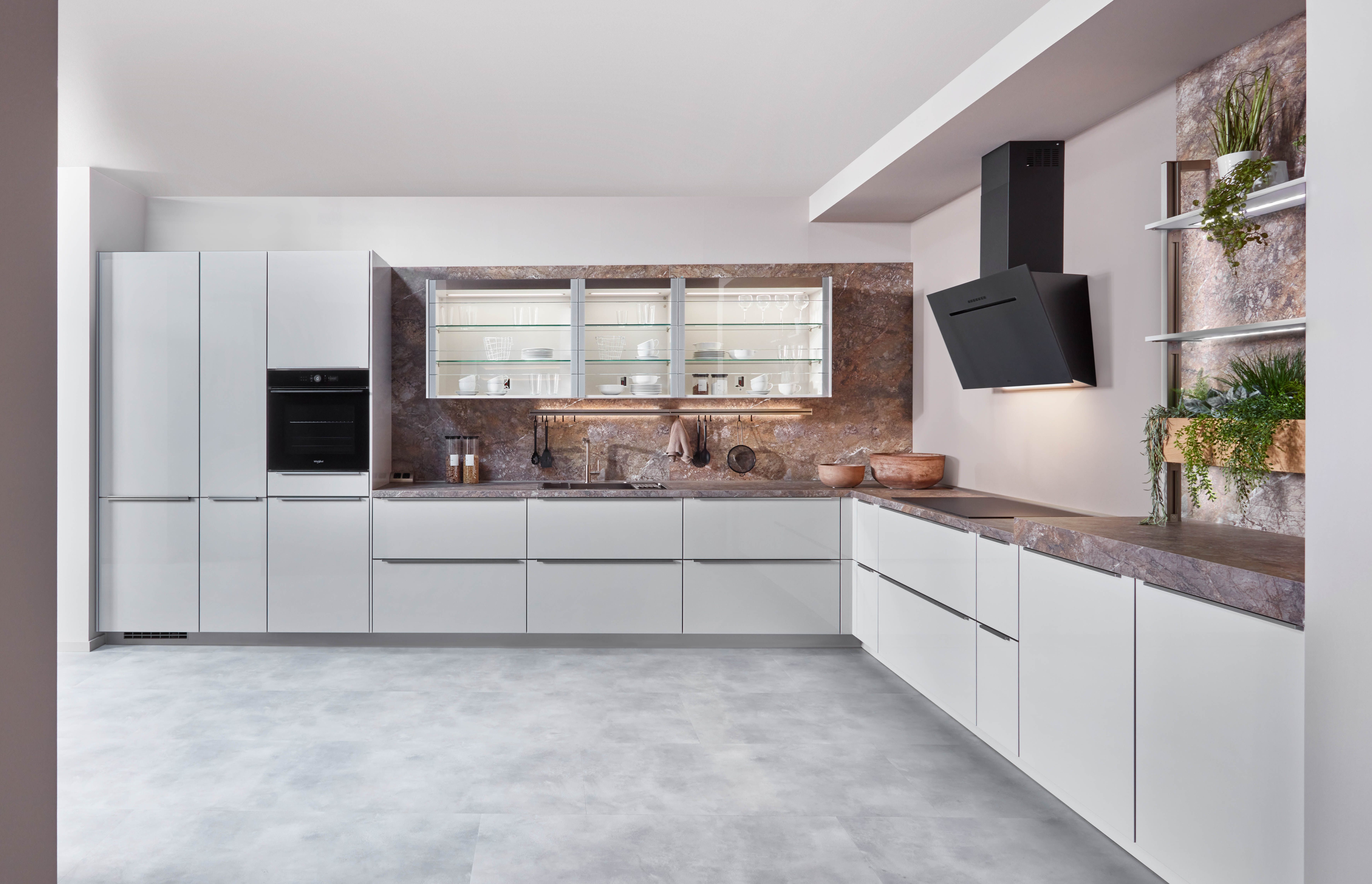 Moderne Lichte Keuken In Ruime Hoekopstelling