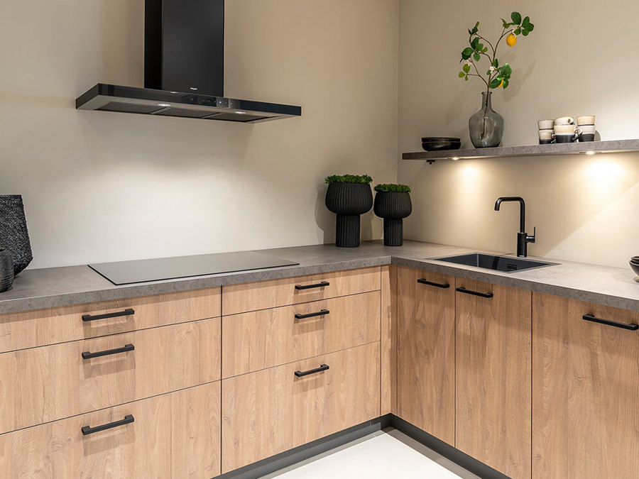 Moderne Hoekkeuken Met Kastenwand (2)